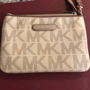 Micheal kors wristlet